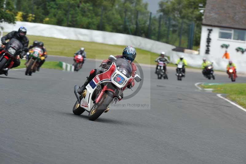 Mallory park Leicestershire;Mallory park photographs;Motorcycle action photographs;classic bikes;event digital images;eventdigitalimages;mallory park;no limits trackday;peter wileman photography;vintage bikes;vintage motorcycles;vmcc festival 1000 bikes