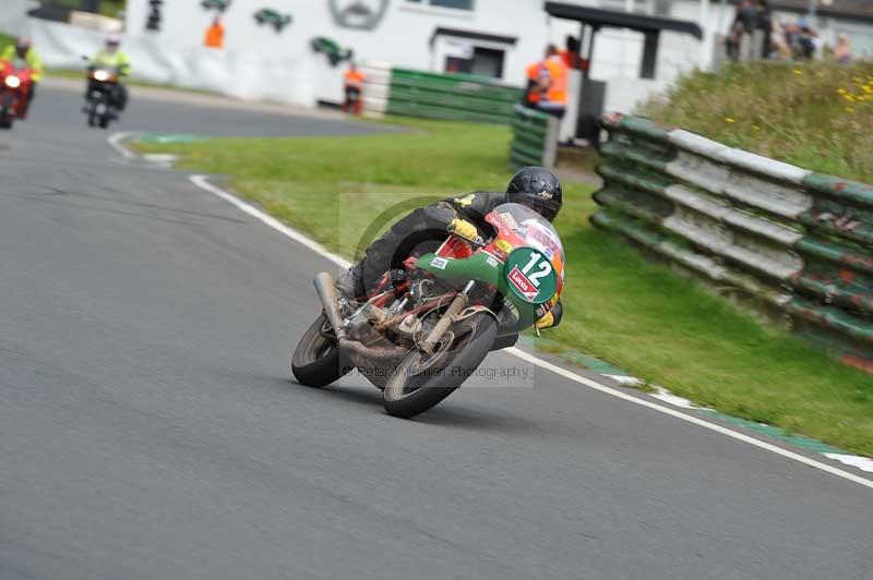 Mallory park Leicestershire;Mallory park photographs;Motorcycle action photographs;classic bikes;event digital images;eventdigitalimages;mallory park;no limits trackday;peter wileman photography;vintage bikes;vintage motorcycles;vmcc festival 1000 bikes