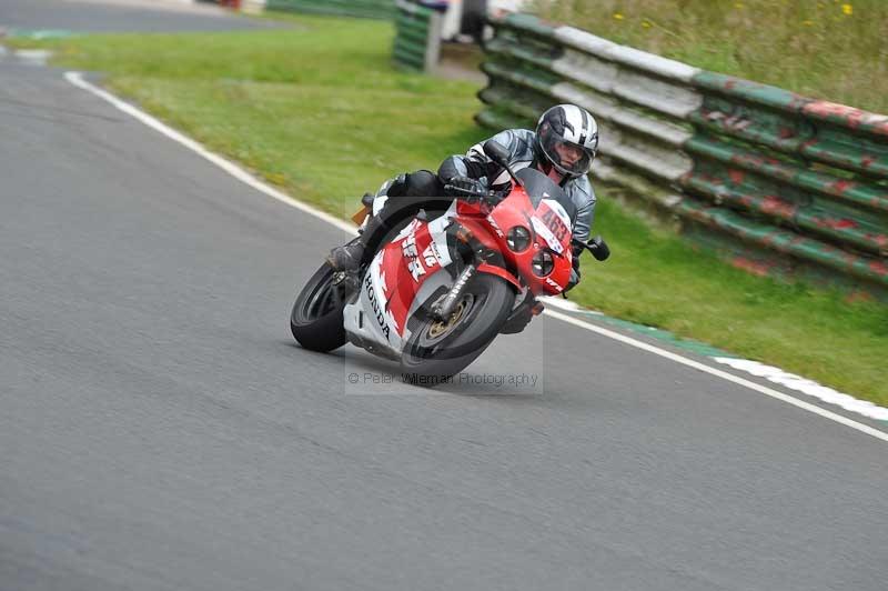 Mallory park Leicestershire;Mallory park photographs;Motorcycle action photographs;classic bikes;event digital images;eventdigitalimages;mallory park;no limits trackday;peter wileman photography;vintage bikes;vintage motorcycles;vmcc festival 1000 bikes