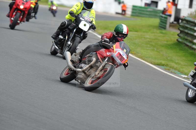 Mallory park Leicestershire;Mallory park photographs;Motorcycle action photographs;classic bikes;event digital images;eventdigitalimages;mallory park;no limits trackday;peter wileman photography;vintage bikes;vintage motorcycles;vmcc festival 1000 bikes