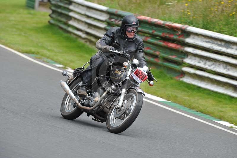 Mallory park Leicestershire;Mallory park photographs;Motorcycle action photographs;classic bikes;event digital images;eventdigitalimages;mallory park;no limits trackday;peter wileman photography;vintage bikes;vintage motorcycles;vmcc festival 1000 bikes