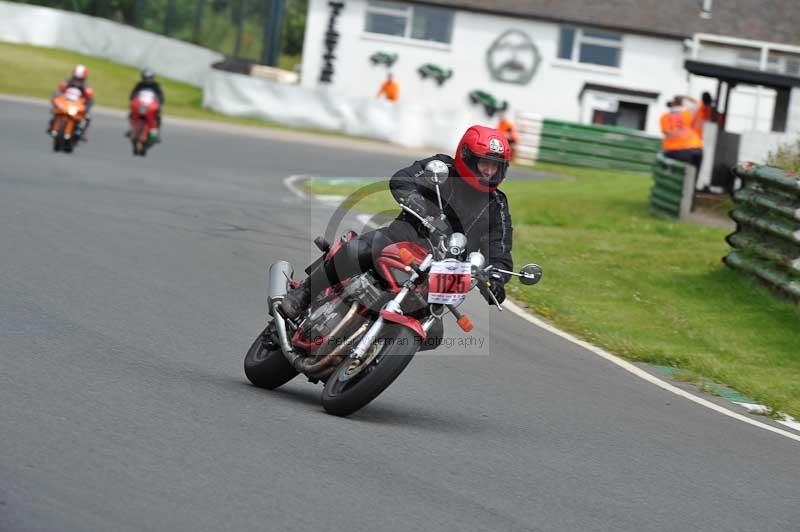 Mallory park Leicestershire;Mallory park photographs;Motorcycle action photographs;classic bikes;event digital images;eventdigitalimages;mallory park;no limits trackday;peter wileman photography;vintage bikes;vintage motorcycles;vmcc festival 1000 bikes