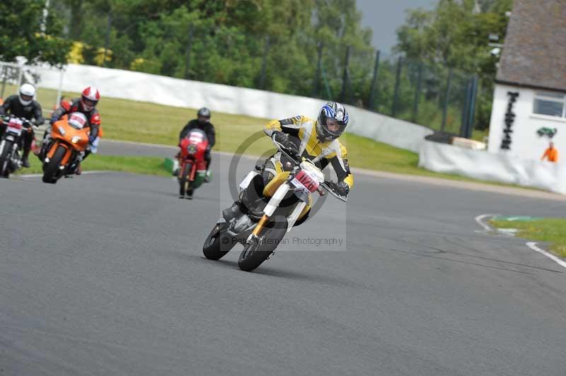 Mallory park Leicestershire;Mallory park photographs;Motorcycle action photographs;classic bikes;event digital images;eventdigitalimages;mallory park;no limits trackday;peter wileman photography;vintage bikes;vintage motorcycles;vmcc festival 1000 bikes