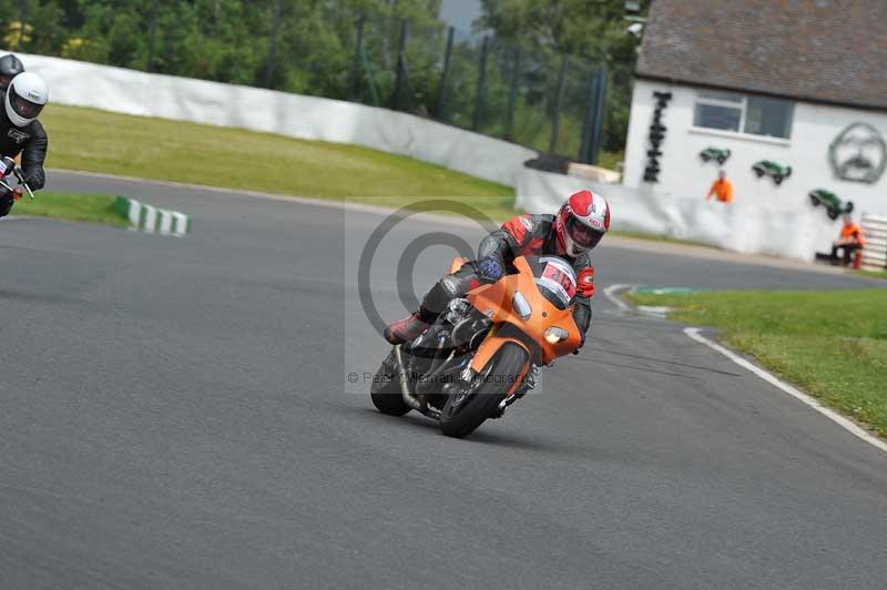Mallory park Leicestershire;Mallory park photographs;Motorcycle action photographs;classic bikes;event digital images;eventdigitalimages;mallory park;no limits trackday;peter wileman photography;vintage bikes;vintage motorcycles;vmcc festival 1000 bikes