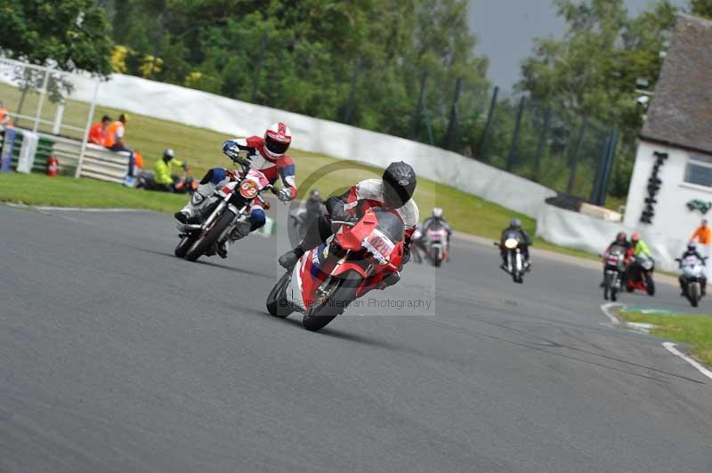 Mallory park Leicestershire;Mallory park photographs;Motorcycle action photographs;classic bikes;event digital images;eventdigitalimages;mallory park;no limits trackday;peter wileman photography;vintage bikes;vintage motorcycles;vmcc festival 1000 bikes