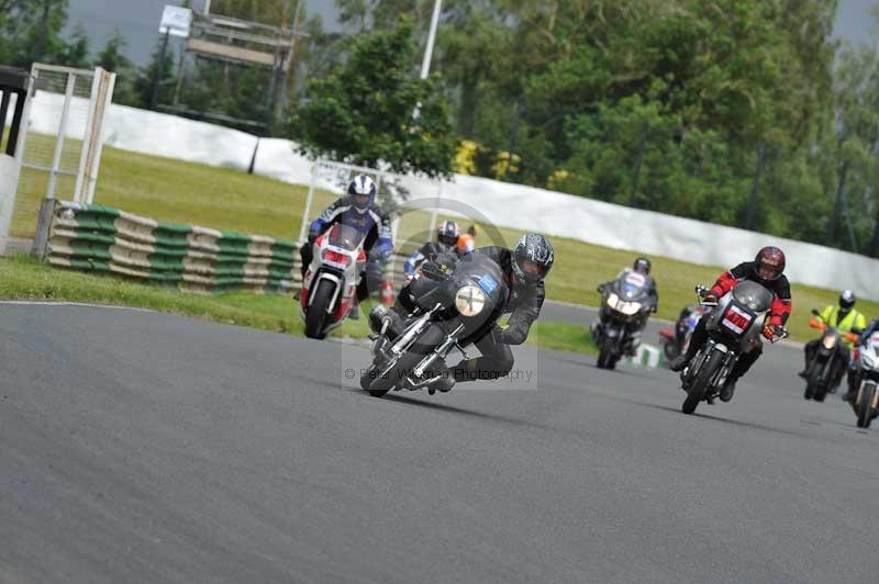 Mallory park Leicestershire;Mallory park photographs;Motorcycle action photographs;classic bikes;event digital images;eventdigitalimages;mallory park;no limits trackday;peter wileman photography;vintage bikes;vintage motorcycles;vmcc festival 1000 bikes