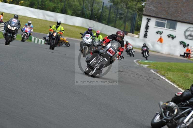 Mallory park Leicestershire;Mallory park photographs;Motorcycle action photographs;classic bikes;event digital images;eventdigitalimages;mallory park;no limits trackday;peter wileman photography;vintage bikes;vintage motorcycles;vmcc festival 1000 bikes