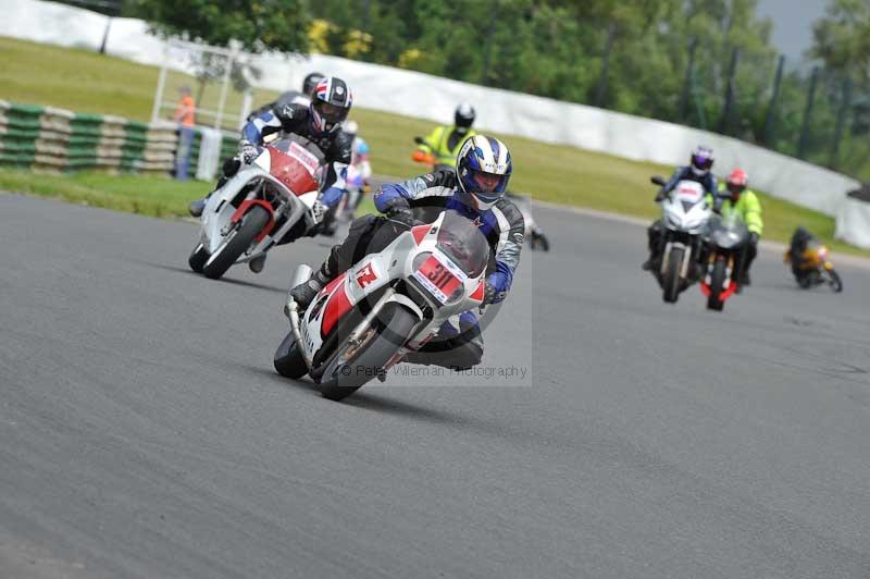 Mallory park Leicestershire;Mallory park photographs;Motorcycle action photographs;classic bikes;event digital images;eventdigitalimages;mallory park;no limits trackday;peter wileman photography;vintage bikes;vintage motorcycles;vmcc festival 1000 bikes