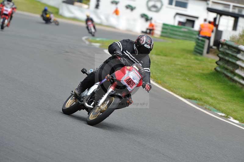Mallory park Leicestershire;Mallory park photographs;Motorcycle action photographs;classic bikes;event digital images;eventdigitalimages;mallory park;no limits trackday;peter wileman photography;vintage bikes;vintage motorcycles;vmcc festival 1000 bikes