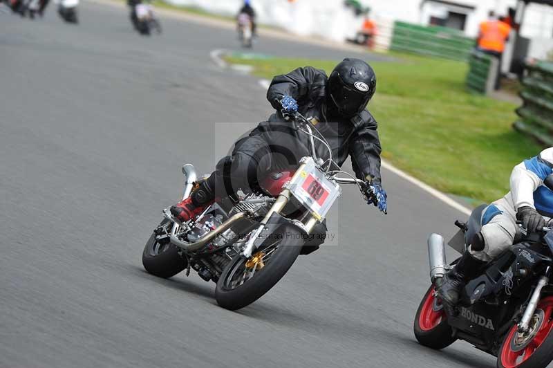 Mallory park Leicestershire;Mallory park photographs;Motorcycle action photographs;classic bikes;event digital images;eventdigitalimages;mallory park;no limits trackday;peter wileman photography;vintage bikes;vintage motorcycles;vmcc festival 1000 bikes