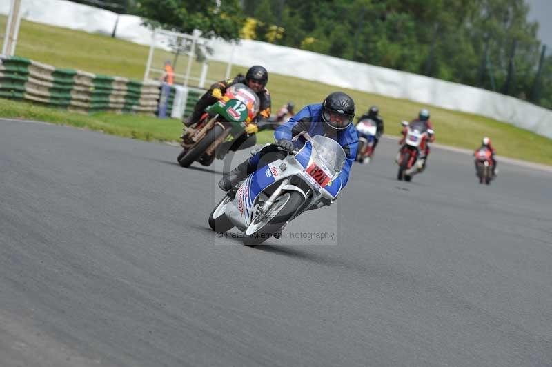 Mallory park Leicestershire;Mallory park photographs;Motorcycle action photographs;classic bikes;event digital images;eventdigitalimages;mallory park;no limits trackday;peter wileman photography;vintage bikes;vintage motorcycles;vmcc festival 1000 bikes