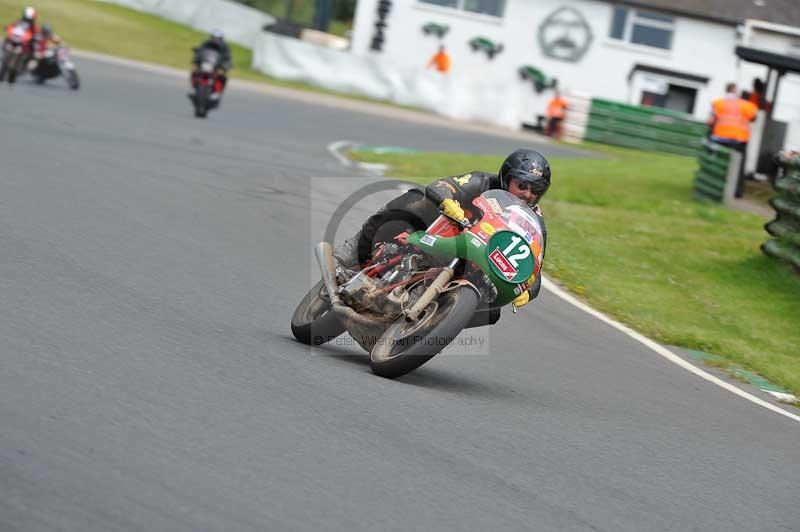 Mallory park Leicestershire;Mallory park photographs;Motorcycle action photographs;classic bikes;event digital images;eventdigitalimages;mallory park;no limits trackday;peter wileman photography;vintage bikes;vintage motorcycles;vmcc festival 1000 bikes