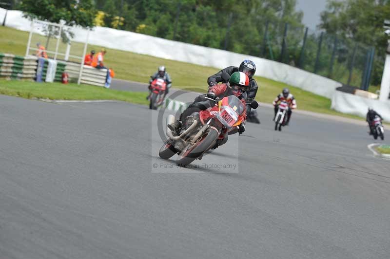 Mallory park Leicestershire;Mallory park photographs;Motorcycle action photographs;classic bikes;event digital images;eventdigitalimages;mallory park;no limits trackday;peter wileman photography;vintage bikes;vintage motorcycles;vmcc festival 1000 bikes