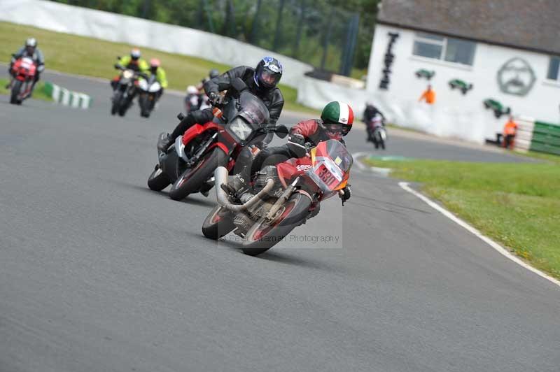 Mallory park Leicestershire;Mallory park photographs;Motorcycle action photographs;classic bikes;event digital images;eventdigitalimages;mallory park;no limits trackday;peter wileman photography;vintage bikes;vintage motorcycles;vmcc festival 1000 bikes