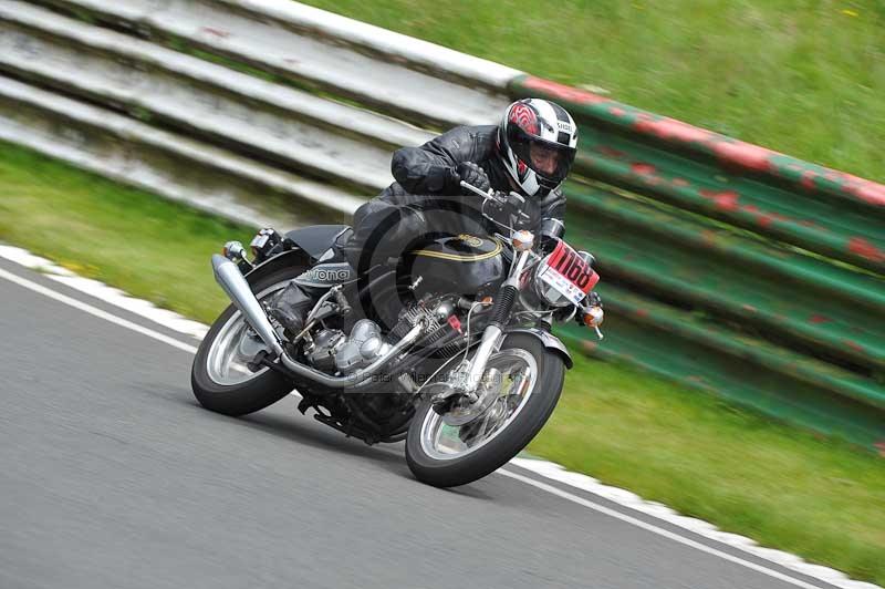 Mallory park Leicestershire;Mallory park photographs;Motorcycle action photographs;classic bikes;event digital images;eventdigitalimages;mallory park;no limits trackday;peter wileman photography;vintage bikes;vintage motorcycles;vmcc festival 1000 bikes