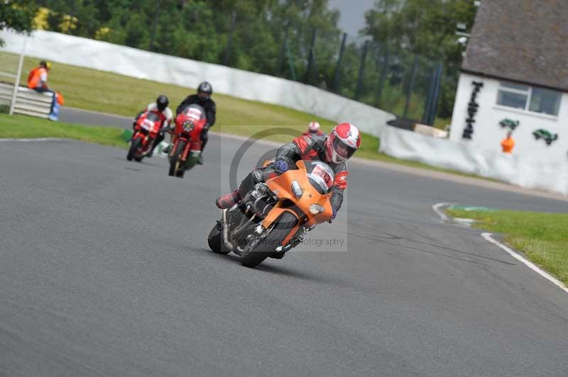 Mallory park Leicestershire;Mallory park photographs;Motorcycle action photographs;classic bikes;event digital images;eventdigitalimages;mallory park;no limits trackday;peter wileman photography;vintage bikes;vintage motorcycles;vmcc festival 1000 bikes