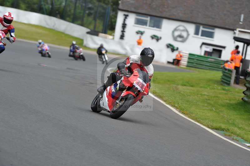 Mallory park Leicestershire;Mallory park photographs;Motorcycle action photographs;classic bikes;event digital images;eventdigitalimages;mallory park;no limits trackday;peter wileman photography;vintage bikes;vintage motorcycles;vmcc festival 1000 bikes