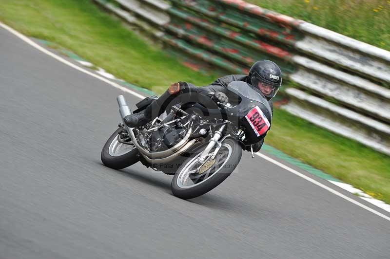 Mallory park Leicestershire;Mallory park photographs;Motorcycle action photographs;classic bikes;event digital images;eventdigitalimages;mallory park;no limits trackday;peter wileman photography;vintage bikes;vintage motorcycles;vmcc festival 1000 bikes