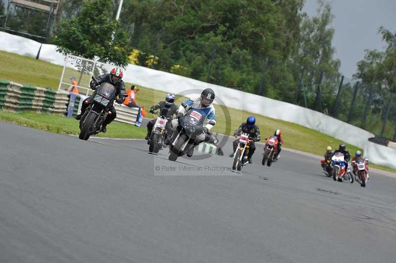 Mallory park Leicestershire;Mallory park photographs;Motorcycle action photographs;classic bikes;event digital images;eventdigitalimages;mallory park;no limits trackday;peter wileman photography;vintage bikes;vintage motorcycles;vmcc festival 1000 bikes