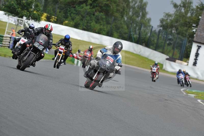 Mallory park Leicestershire;Mallory park photographs;Motorcycle action photographs;classic bikes;event digital images;eventdigitalimages;mallory park;no limits trackday;peter wileman photography;vintage bikes;vintage motorcycles;vmcc festival 1000 bikes