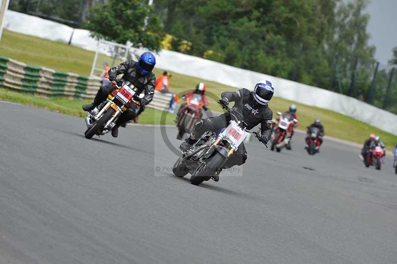 Mallory park Leicestershire;Mallory park photographs;Motorcycle action photographs;classic bikes;event digital images;eventdigitalimages;mallory park;no limits trackday;peter wileman photography;vintage bikes;vintage motorcycles;vmcc festival 1000 bikes