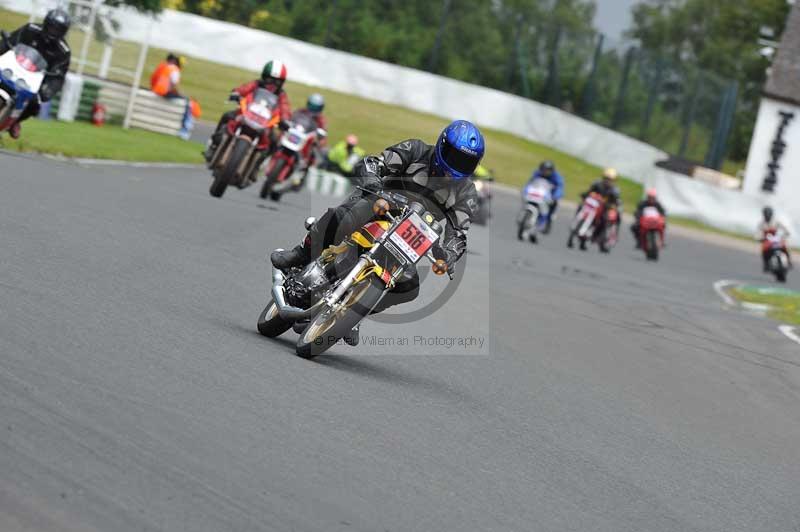Mallory park Leicestershire;Mallory park photographs;Motorcycle action photographs;classic bikes;event digital images;eventdigitalimages;mallory park;no limits trackday;peter wileman photography;vintage bikes;vintage motorcycles;vmcc festival 1000 bikes