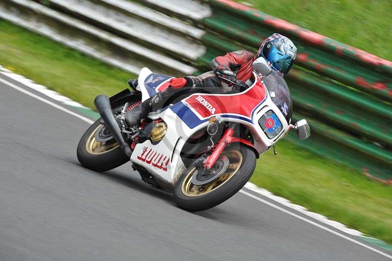 Mallory park Leicestershire;Mallory park photographs;Motorcycle action photographs;classic bikes;event digital images;eventdigitalimages;mallory park;no limits trackday;peter wileman photography;vintage bikes;vintage motorcycles;vmcc festival 1000 bikes