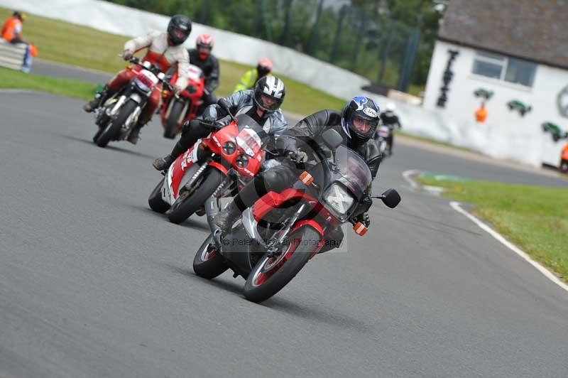 Mallory park Leicestershire;Mallory park photographs;Motorcycle action photographs;classic bikes;event digital images;eventdigitalimages;mallory park;no limits trackday;peter wileman photography;vintage bikes;vintage motorcycles;vmcc festival 1000 bikes