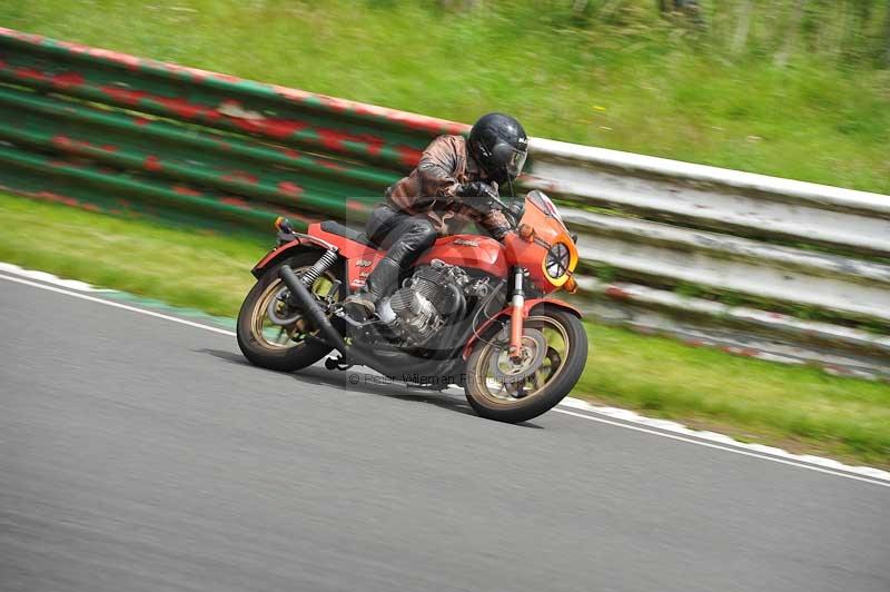 Mallory park Leicestershire;Mallory park photographs;Motorcycle action photographs;classic bikes;event digital images;eventdigitalimages;mallory park;no limits trackday;peter wileman photography;vintage bikes;vintage motorcycles;vmcc festival 1000 bikes