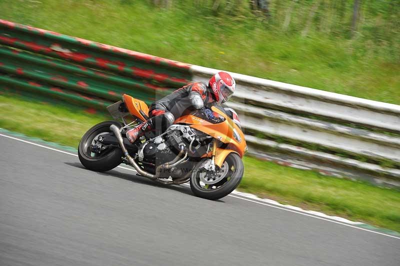 Mallory park Leicestershire;Mallory park photographs;Motorcycle action photographs;classic bikes;event digital images;eventdigitalimages;mallory park;no limits trackday;peter wileman photography;vintage bikes;vintage motorcycles;vmcc festival 1000 bikes