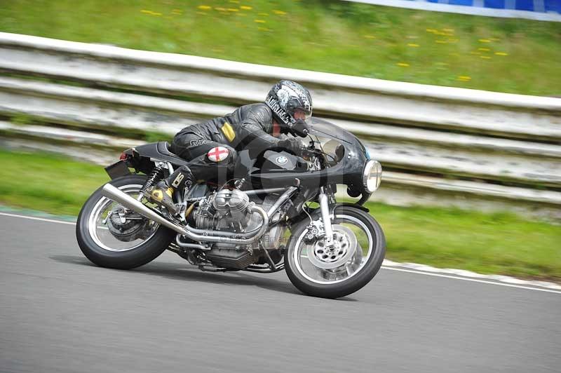 Mallory park Leicestershire;Mallory park photographs;Motorcycle action photographs;classic bikes;event digital images;eventdigitalimages;mallory park;no limits trackday;peter wileman photography;vintage bikes;vintage motorcycles;vmcc festival 1000 bikes