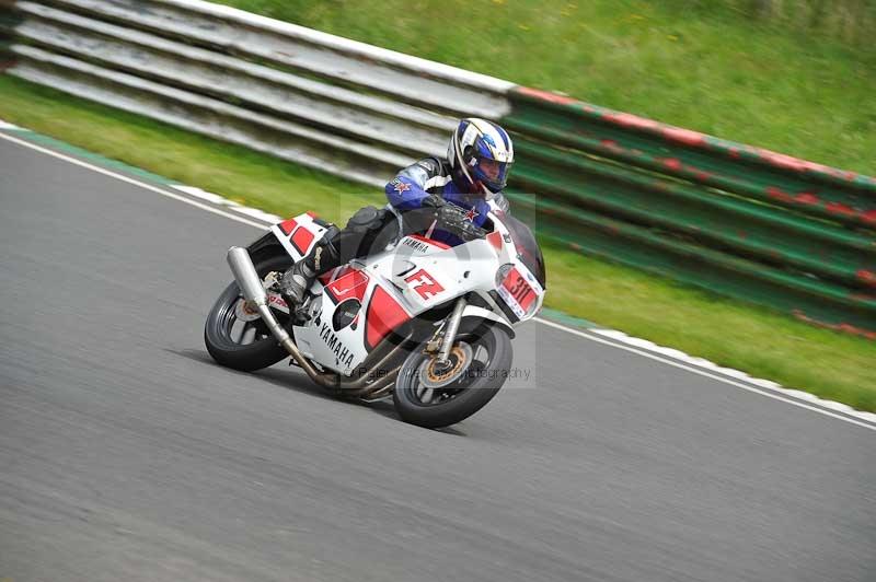 Mallory park Leicestershire;Mallory park photographs;Motorcycle action photographs;classic bikes;event digital images;eventdigitalimages;mallory park;no limits trackday;peter wileman photography;vintage bikes;vintage motorcycles;vmcc festival 1000 bikes