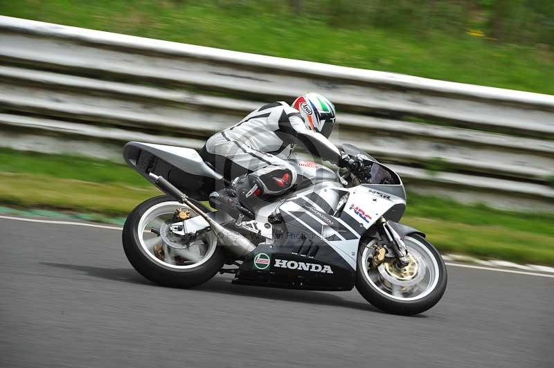 Mallory park Leicestershire;Mallory park photographs;Motorcycle action photographs;classic bikes;event digital images;eventdigitalimages;mallory park;no limits trackday;peter wileman photography;vintage bikes;vintage motorcycles;vmcc festival 1000 bikes