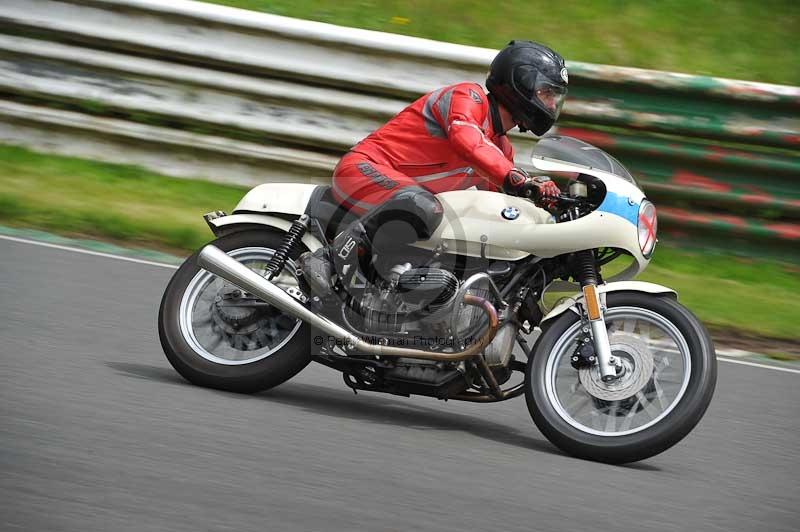 Mallory park Leicestershire;Mallory park photographs;Motorcycle action photographs;classic bikes;event digital images;eventdigitalimages;mallory park;no limits trackday;peter wileman photography;vintage bikes;vintage motorcycles;vmcc festival 1000 bikes