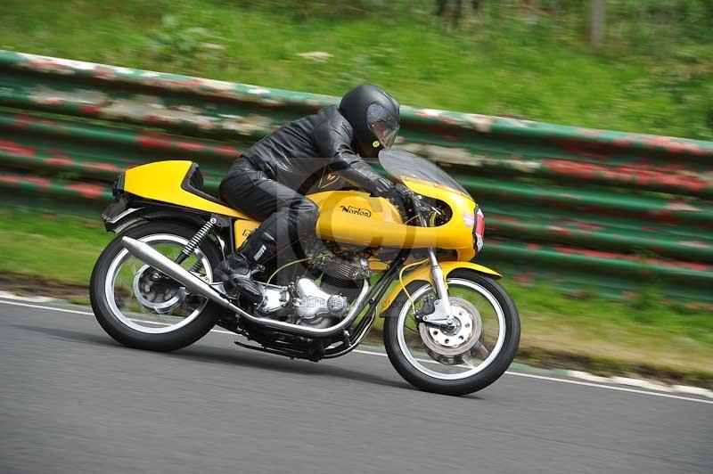 Mallory park Leicestershire;Mallory park photographs;Motorcycle action photographs;classic bikes;event digital images;eventdigitalimages;mallory park;no limits trackday;peter wileman photography;vintage bikes;vintage motorcycles;vmcc festival 1000 bikes