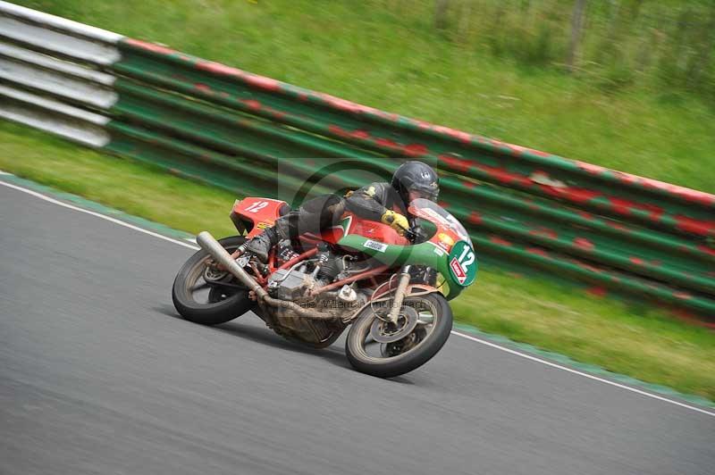 Mallory park Leicestershire;Mallory park photographs;Motorcycle action photographs;classic bikes;event digital images;eventdigitalimages;mallory park;no limits trackday;peter wileman photography;vintage bikes;vintage motorcycles;vmcc festival 1000 bikes