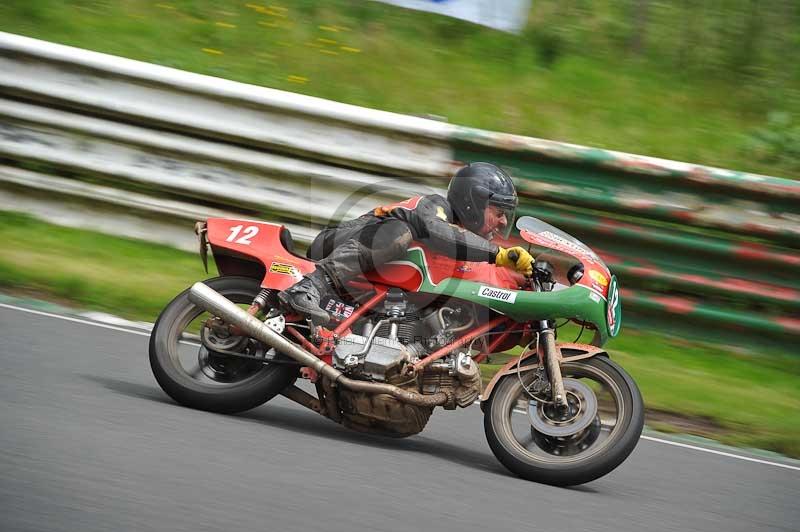 Mallory park Leicestershire;Mallory park photographs;Motorcycle action photographs;classic bikes;event digital images;eventdigitalimages;mallory park;no limits trackday;peter wileman photography;vintage bikes;vintage motorcycles;vmcc festival 1000 bikes