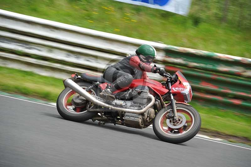 Mallory park Leicestershire;Mallory park photographs;Motorcycle action photographs;classic bikes;event digital images;eventdigitalimages;mallory park;no limits trackday;peter wileman photography;vintage bikes;vintage motorcycles;vmcc festival 1000 bikes
