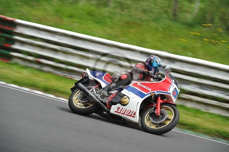 Mallory park Leicestershire;Mallory park photographs;Motorcycle action photographs;classic bikes;event digital images;eventdigitalimages;mallory park;no limits trackday;peter wileman photography;vintage bikes;vintage motorcycles;vmcc festival 1000 bikes