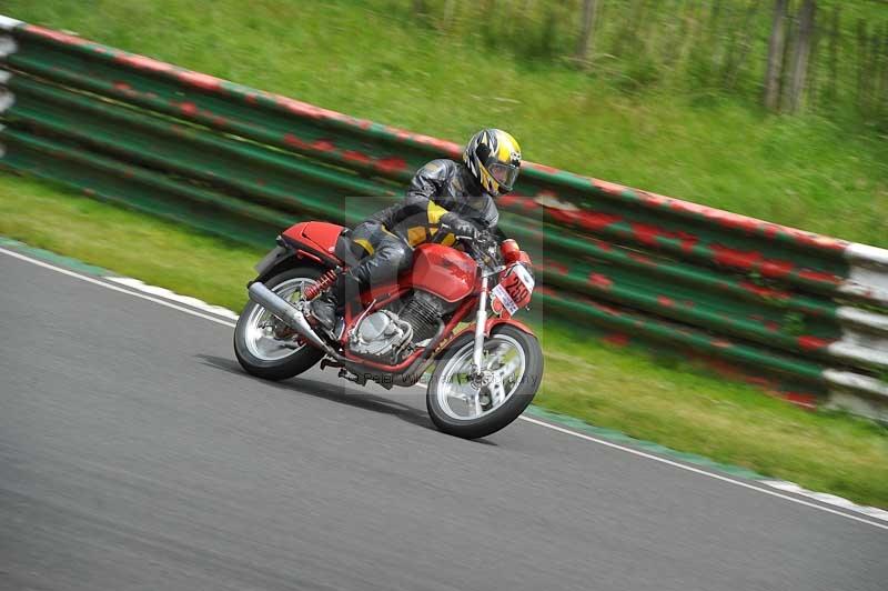 Mallory park Leicestershire;Mallory park photographs;Motorcycle action photographs;classic bikes;event digital images;eventdigitalimages;mallory park;no limits trackday;peter wileman photography;vintage bikes;vintage motorcycles;vmcc festival 1000 bikes