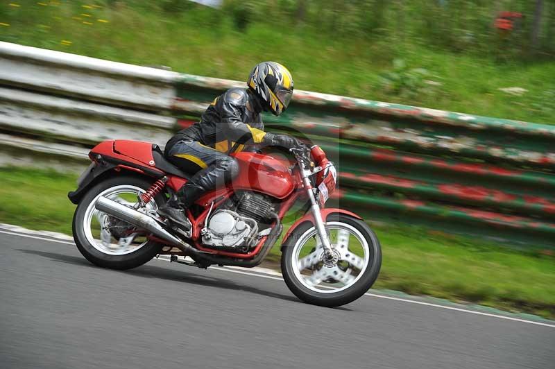 Mallory park Leicestershire;Mallory park photographs;Motorcycle action photographs;classic bikes;event digital images;eventdigitalimages;mallory park;no limits trackday;peter wileman photography;vintage bikes;vintage motorcycles;vmcc festival 1000 bikes