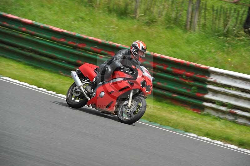 Mallory park Leicestershire;Mallory park photographs;Motorcycle action photographs;classic bikes;event digital images;eventdigitalimages;mallory park;no limits trackday;peter wileman photography;vintage bikes;vintage motorcycles;vmcc festival 1000 bikes
