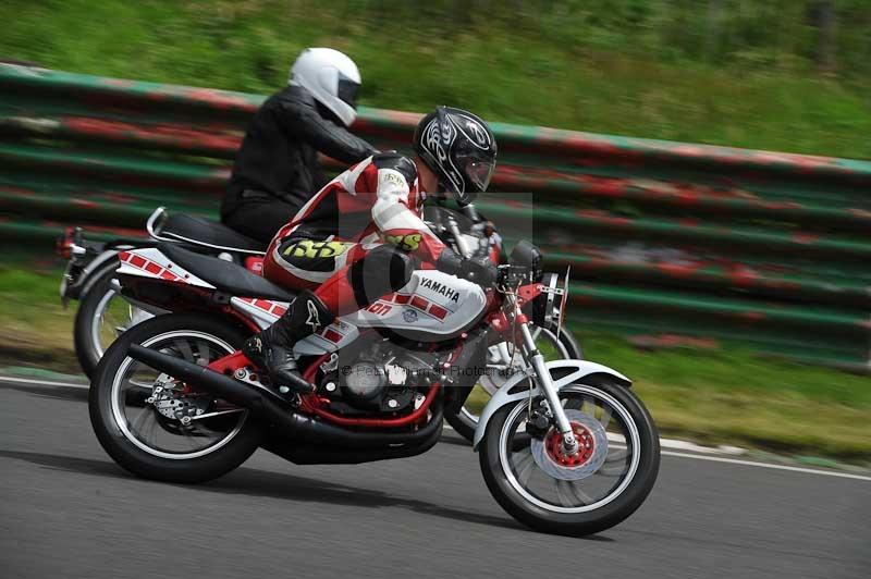 Mallory park Leicestershire;Mallory park photographs;Motorcycle action photographs;classic bikes;event digital images;eventdigitalimages;mallory park;no limits trackday;peter wileman photography;vintage bikes;vintage motorcycles;vmcc festival 1000 bikes