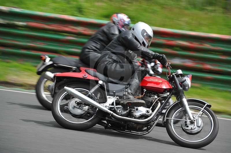 Mallory park Leicestershire;Mallory park photographs;Motorcycle action photographs;classic bikes;event digital images;eventdigitalimages;mallory park;no limits trackday;peter wileman photography;vintage bikes;vintage motorcycles;vmcc festival 1000 bikes