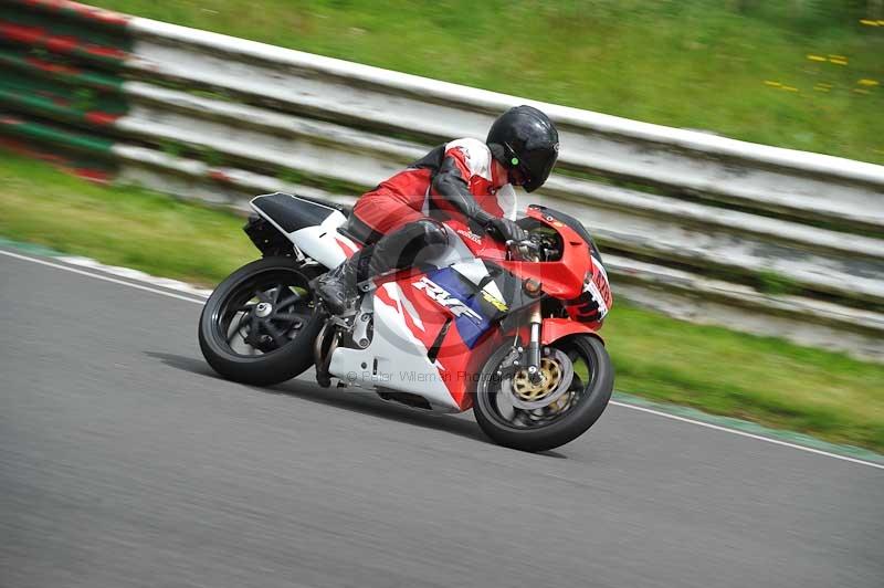 Mallory park Leicestershire;Mallory park photographs;Motorcycle action photographs;classic bikes;event digital images;eventdigitalimages;mallory park;no limits trackday;peter wileman photography;vintage bikes;vintage motorcycles;vmcc festival 1000 bikes