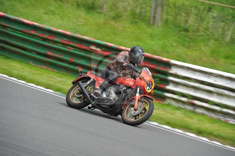 Mallory park Leicestershire;Mallory park photographs;Motorcycle action photographs;classic bikes;event digital images;eventdigitalimages;mallory park;no limits trackday;peter wileman photography;vintage bikes;vintage motorcycles;vmcc festival 1000 bikes
