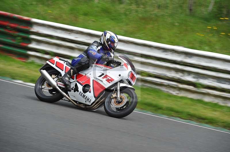 Mallory park Leicestershire;Mallory park photographs;Motorcycle action photographs;classic bikes;event digital images;eventdigitalimages;mallory park;no limits trackday;peter wileman photography;vintage bikes;vintage motorcycles;vmcc festival 1000 bikes