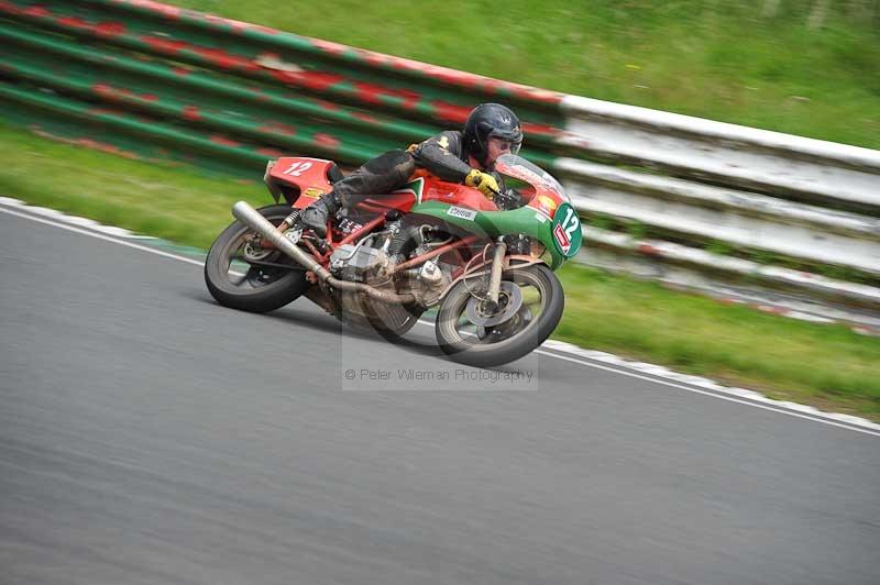 Mallory park Leicestershire;Mallory park photographs;Motorcycle action photographs;classic bikes;event digital images;eventdigitalimages;mallory park;no limits trackday;peter wileman photography;vintage bikes;vintage motorcycles;vmcc festival 1000 bikes