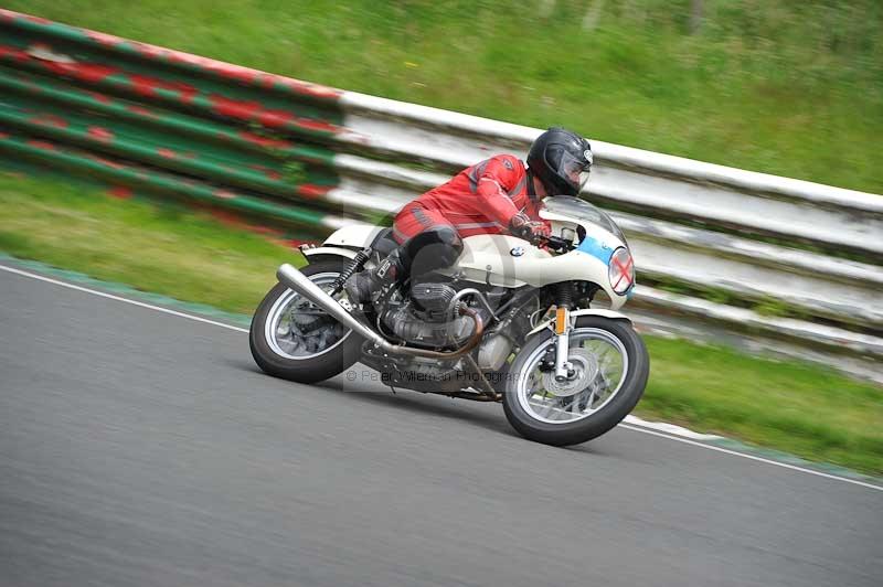 Mallory park Leicestershire;Mallory park photographs;Motorcycle action photographs;classic bikes;event digital images;eventdigitalimages;mallory park;no limits trackday;peter wileman photography;vintage bikes;vintage motorcycles;vmcc festival 1000 bikes