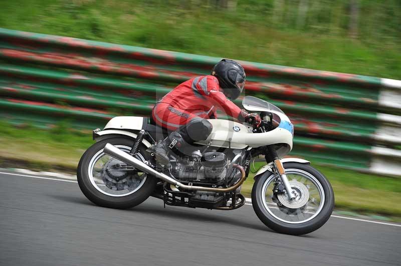 Mallory park Leicestershire;Mallory park photographs;Motorcycle action photographs;classic bikes;event digital images;eventdigitalimages;mallory park;no limits trackday;peter wileman photography;vintage bikes;vintage motorcycles;vmcc festival 1000 bikes